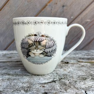 Poslední zbytečky mého porcelánu... už je vystavený. Obrázky vydrží myčku a vše je to vypalované na vysoký výpal......